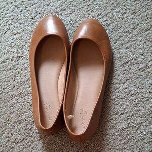 Universal Thread Tan Leather Flats